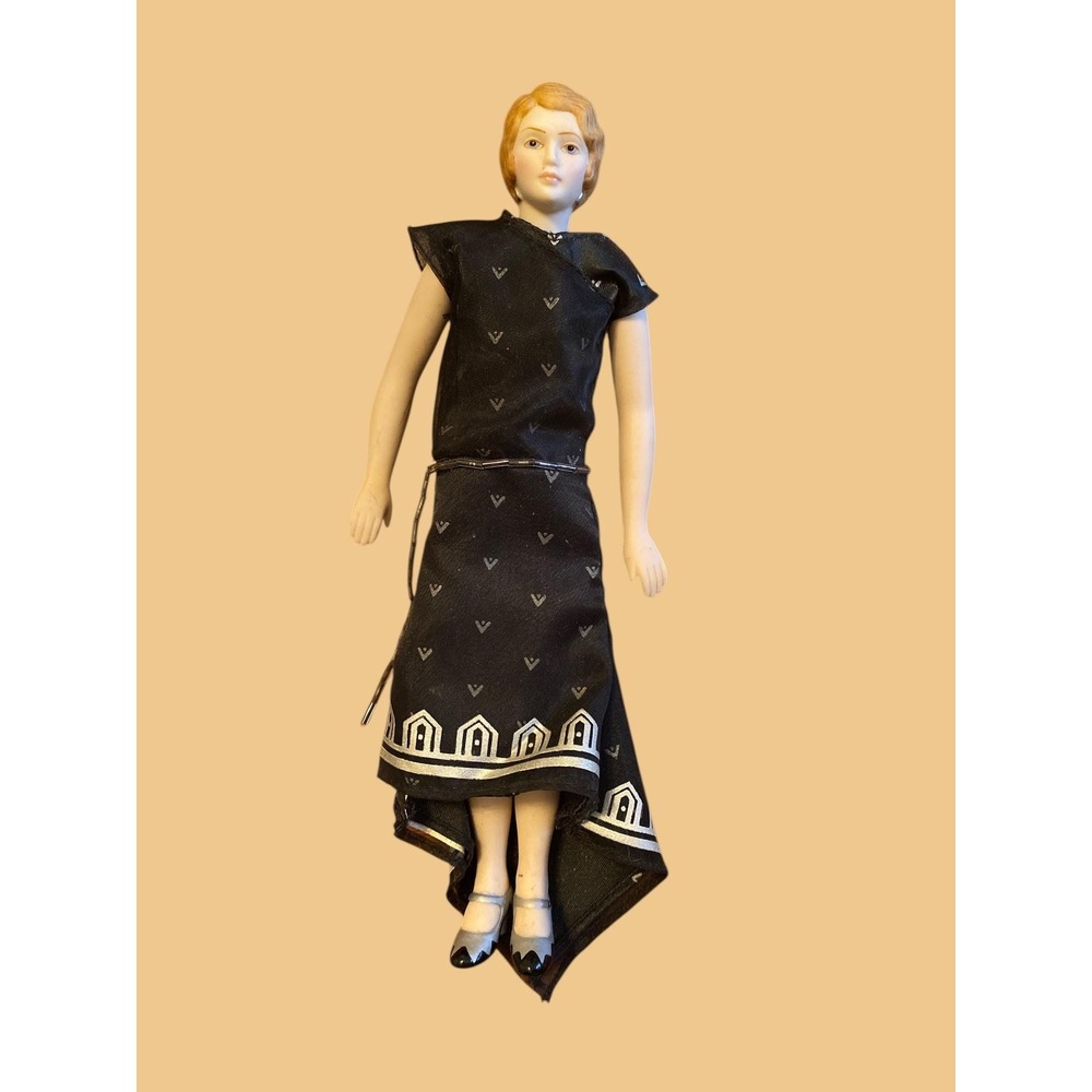 Vintage Avon Collectible 1920s Flapper Girl Doll Porcelain Figurine